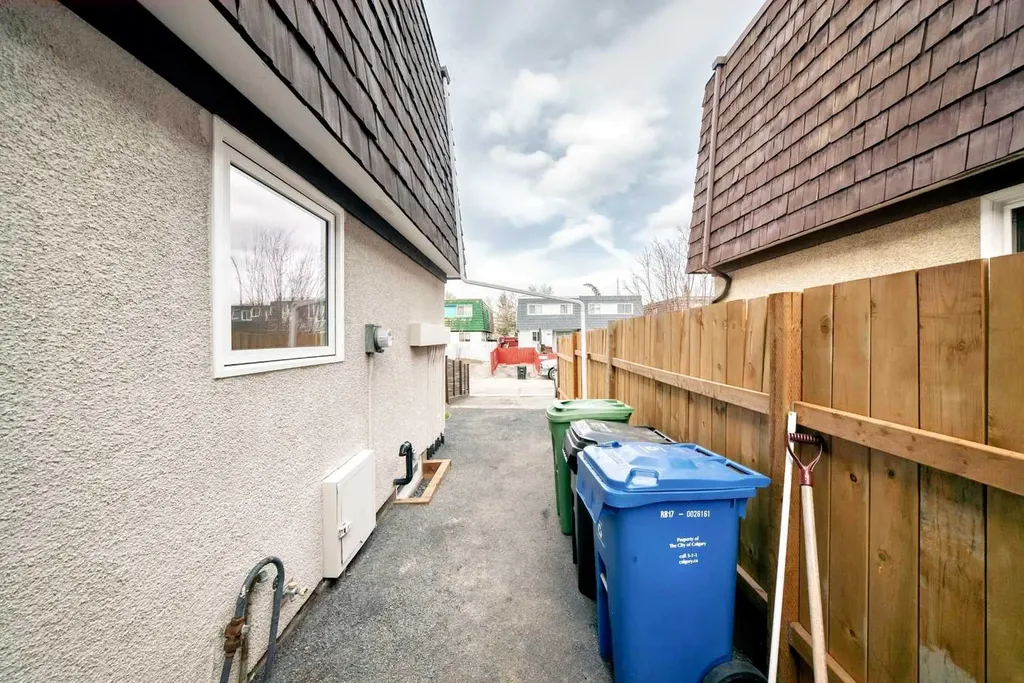 7634 24a Street SE Calgary AB T2C 0Z7