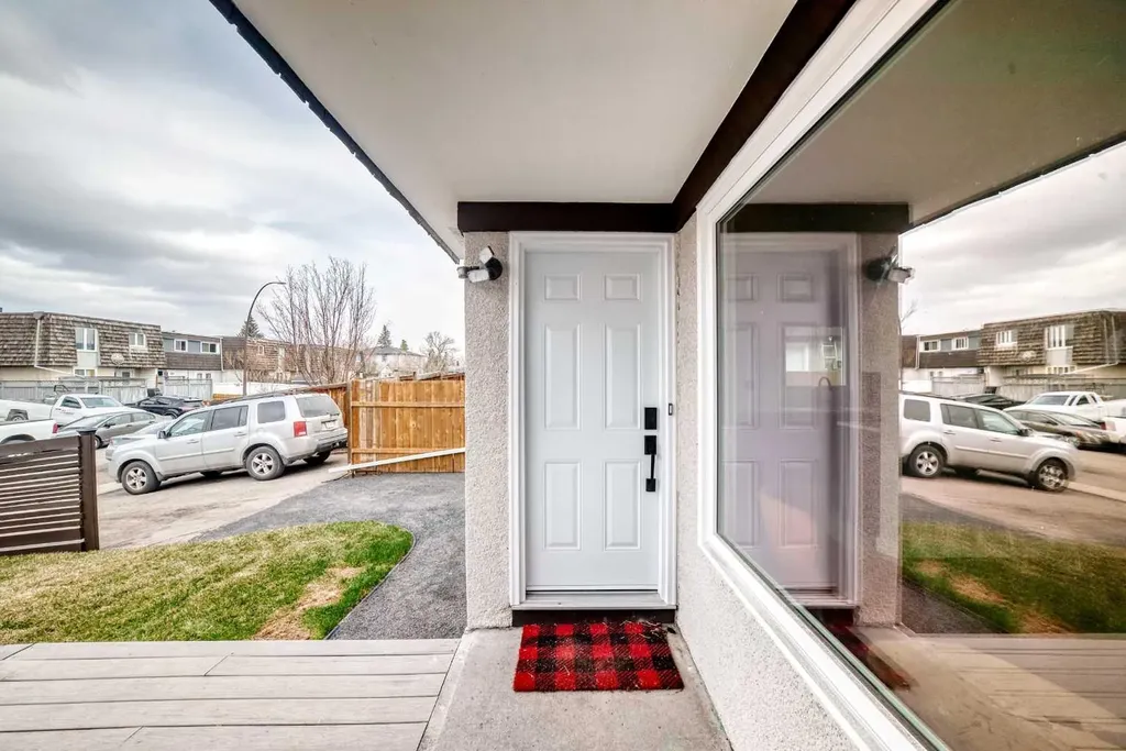 7634 24a Street SE Calgary AB T2C 0Z7