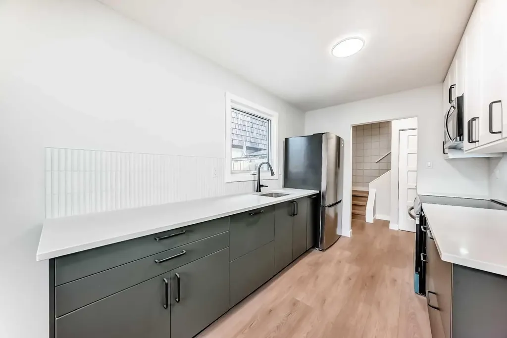 7634 24a Street SE Calgary AB T2C 0Z7