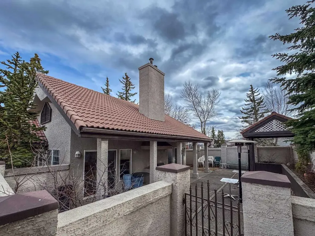 1997 Sirocco Drive SW Calgary AB T3H 3E6