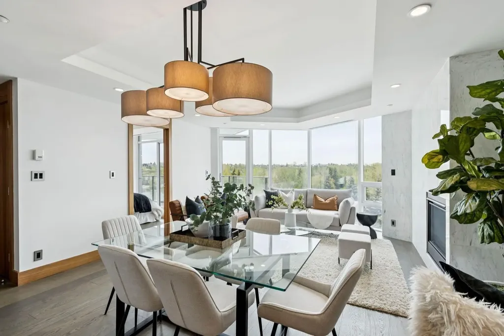 738 1 Avenue SW Calgary AB T2P 5G8