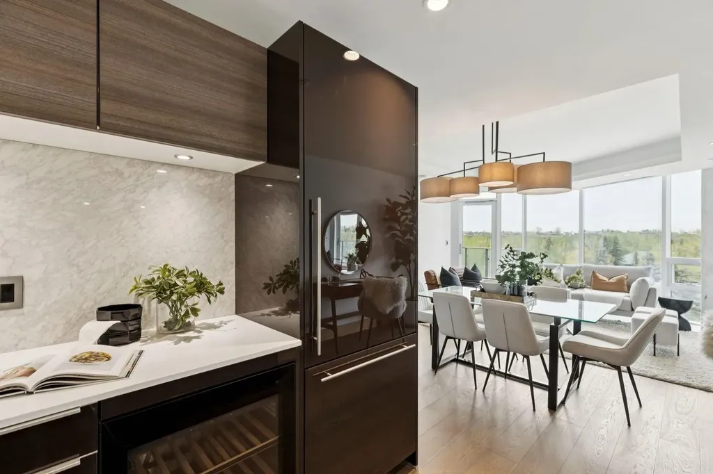 738 1 Avenue SW Calgary AB T2P 5G8
