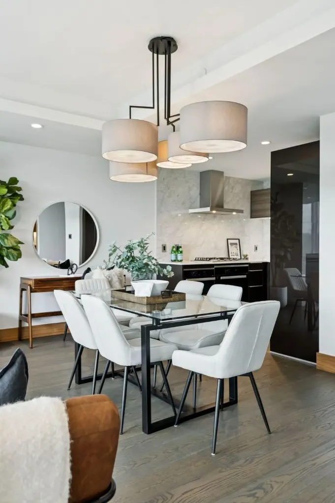 738 1 Avenue SW Calgary AB T2P 5G8