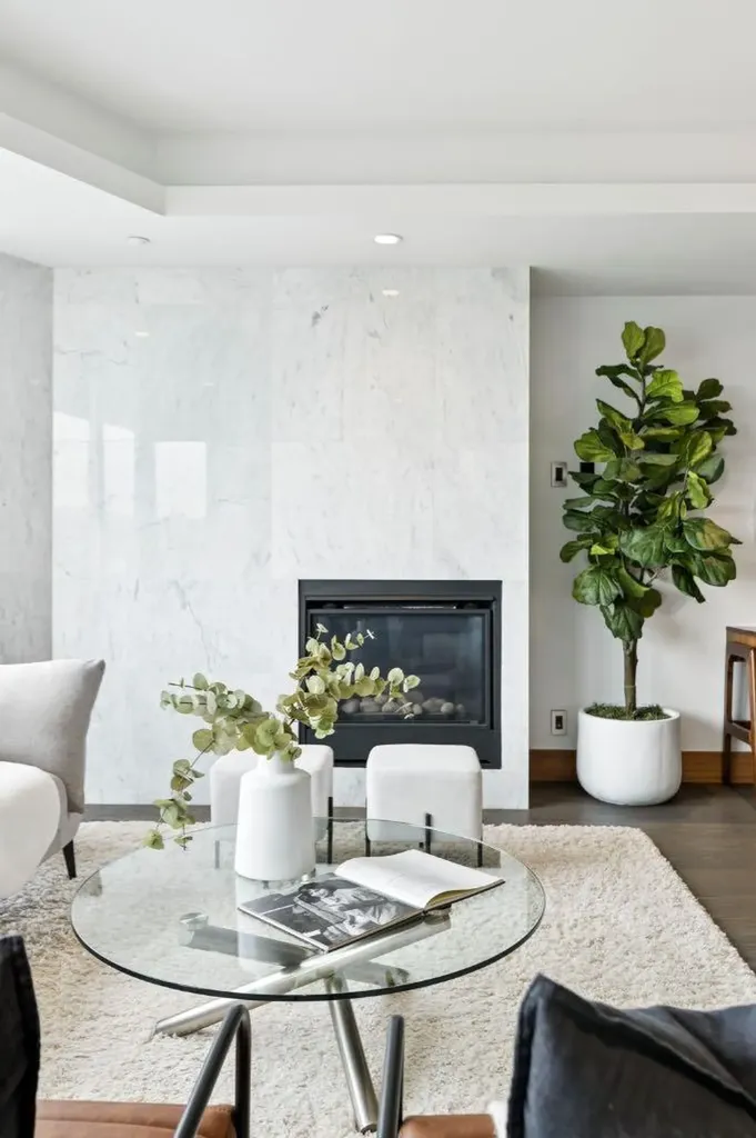 738 1 Avenue SW Calgary AB T2P 5G8