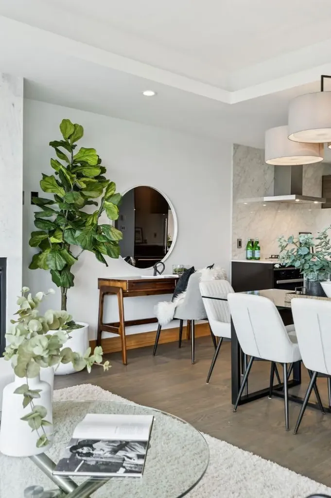 738 1 Avenue SW Calgary AB T2P 5G8