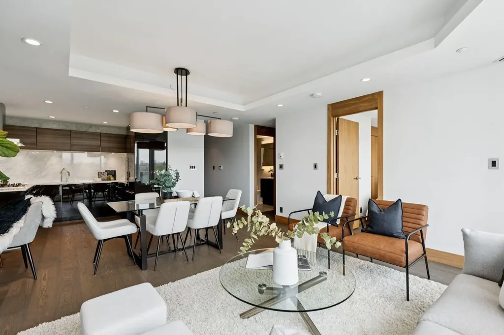 738 1 Avenue SW Calgary AB T2P 5G8