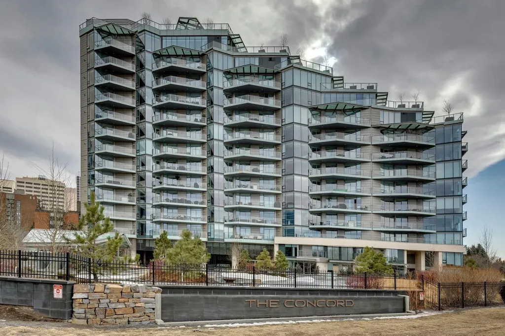 738 1 Avenue SW Calgary AB T2P 5G8