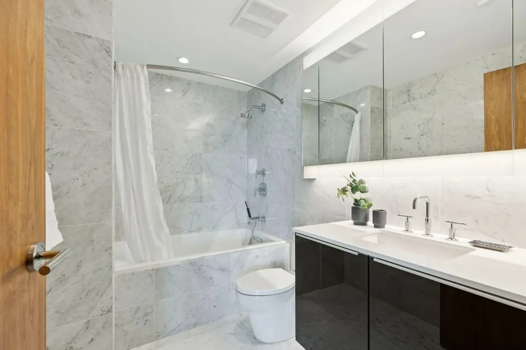 738 1 Avenue SW Calgary AB T2P 5G8