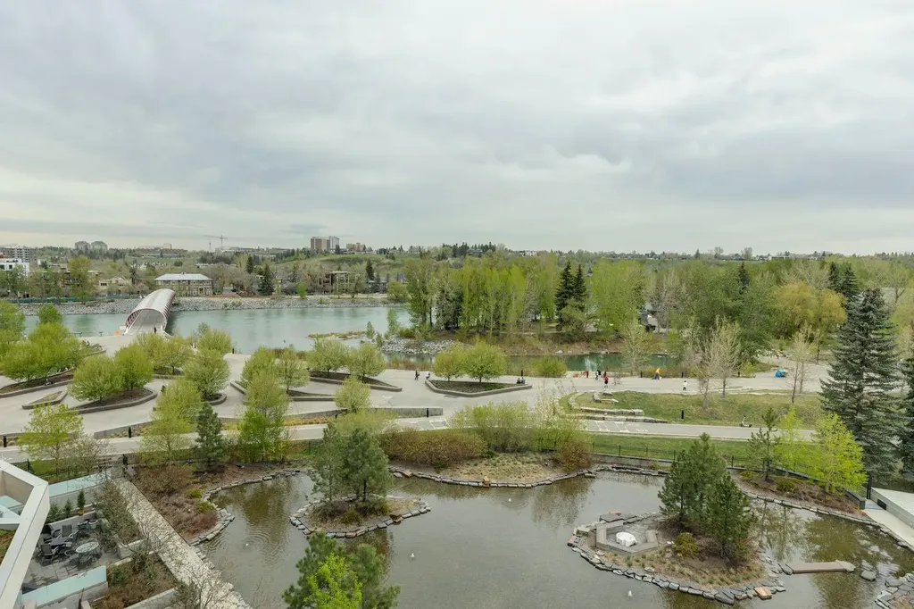 738 1 Avenue SW Calgary AB T2P 5G8