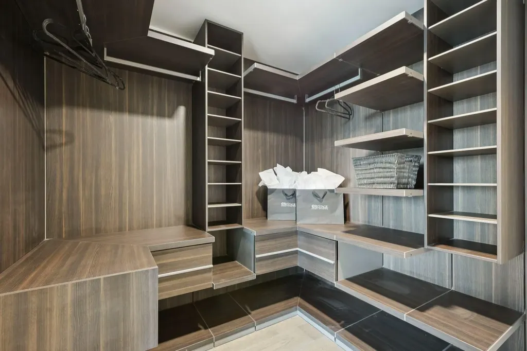 738 1 Avenue SW Calgary AB T2P 5G8
