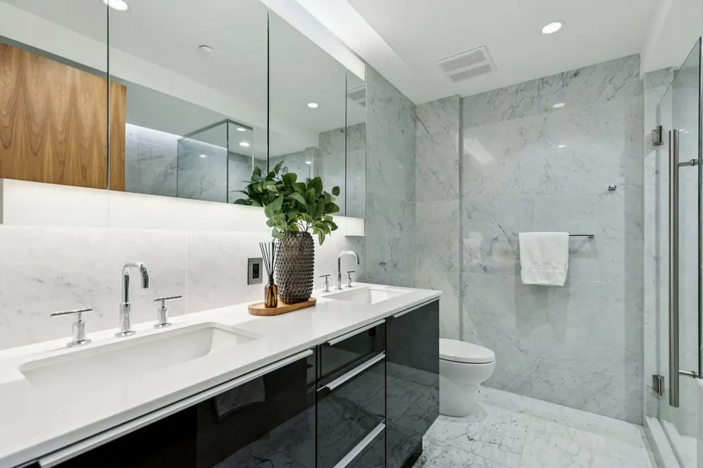 738 1 Avenue SW Calgary AB T2P 5G8