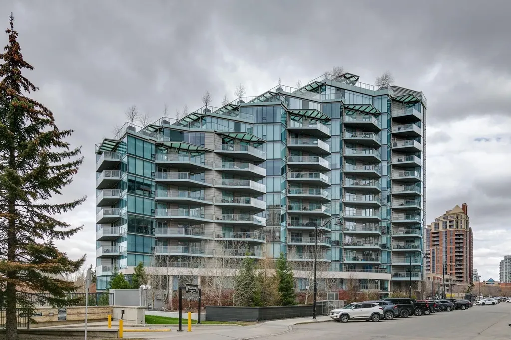 738 1 Avenue SW Calgary AB T2P 5G8