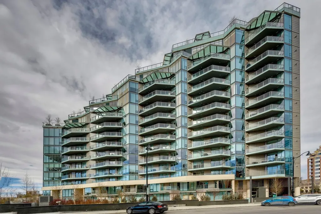 738 1 Avenue SW Calgary AB T2P 5G8
