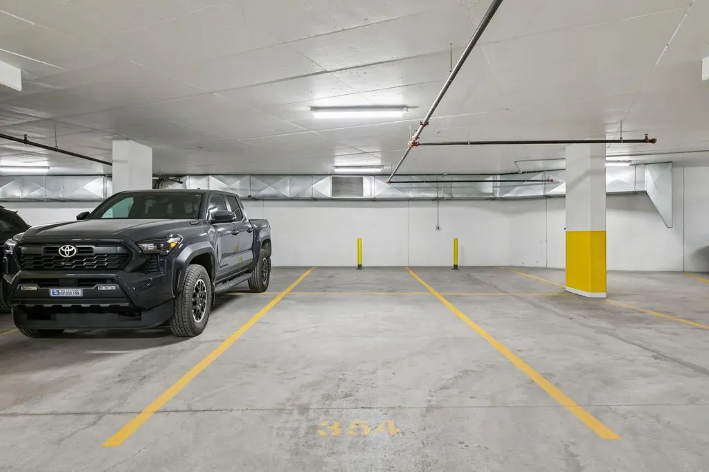 738 1 Avenue SW Calgary AB T2P 5G8