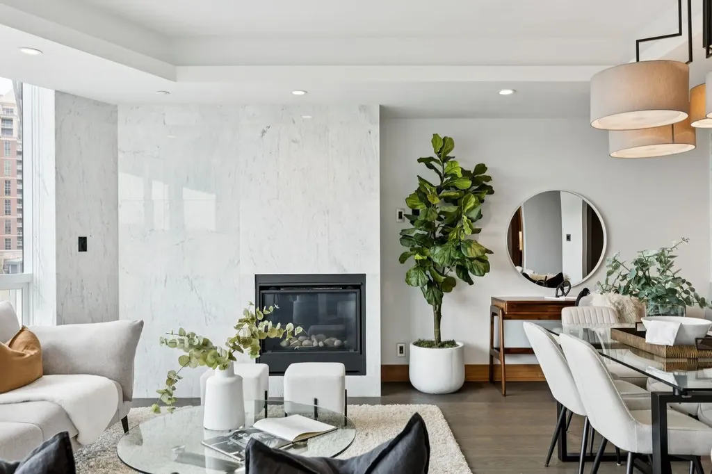 738 1 Avenue SW Calgary AB T2P 5G8