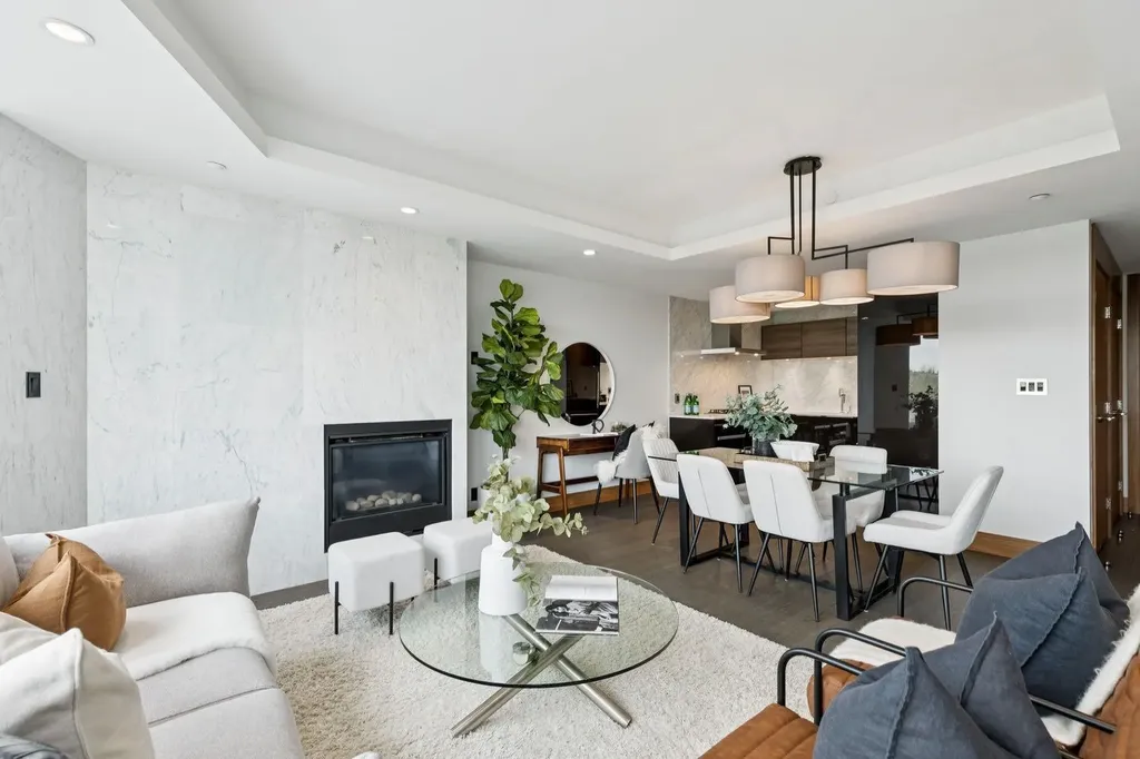 738 1 Avenue SW Calgary AB T2P 5G8