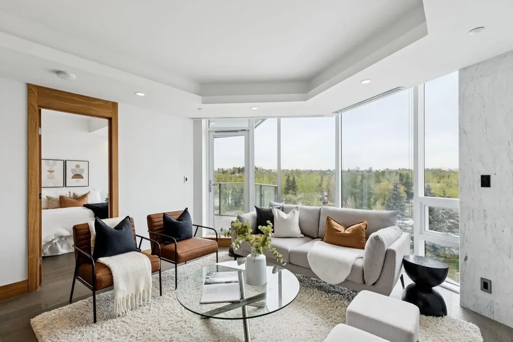 738 1 Avenue SW Calgary AB T2P 5G8