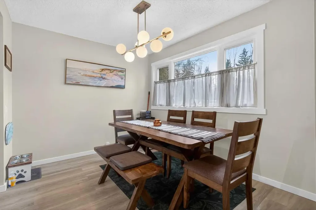 2300 Oakmoor Drive SW Calgary AB T2V4N7