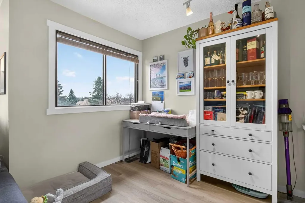 2300 Oakmoor Drive SW Calgary AB T2V4N7