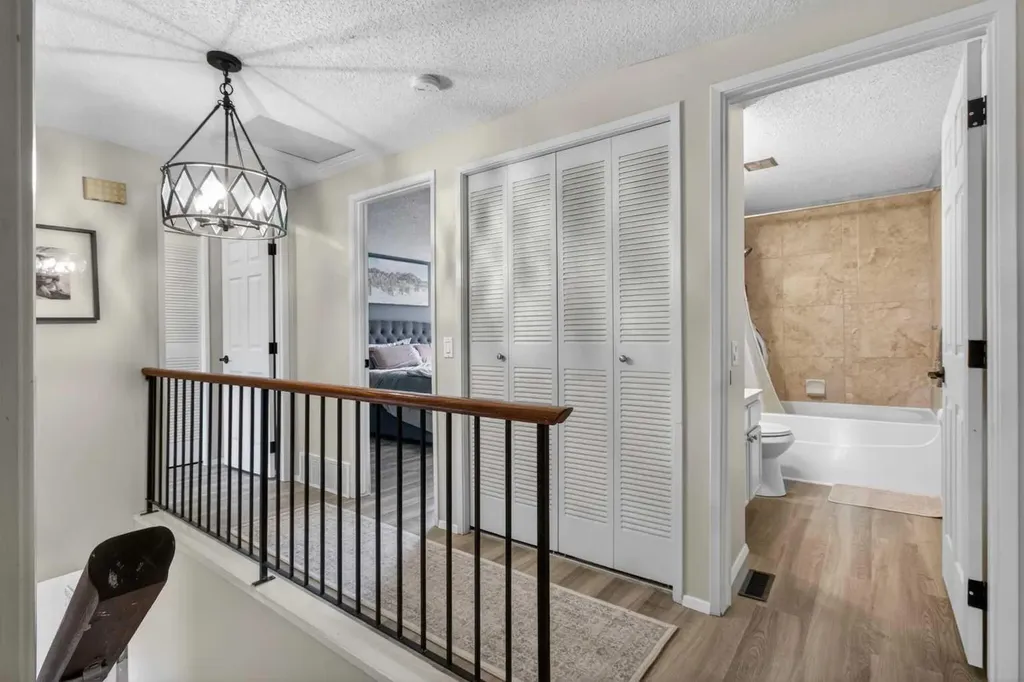 2300 Oakmoor Drive SW Calgary AB T2V4N7