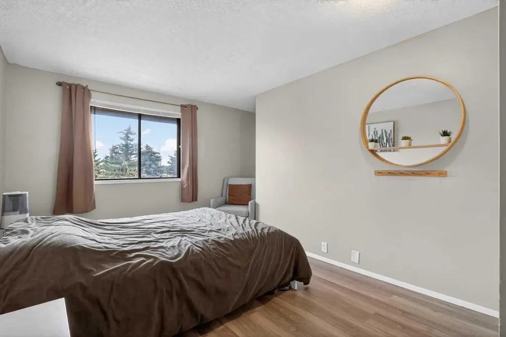 2300 Oakmoor Drive SW Calgary AB T2V4N7