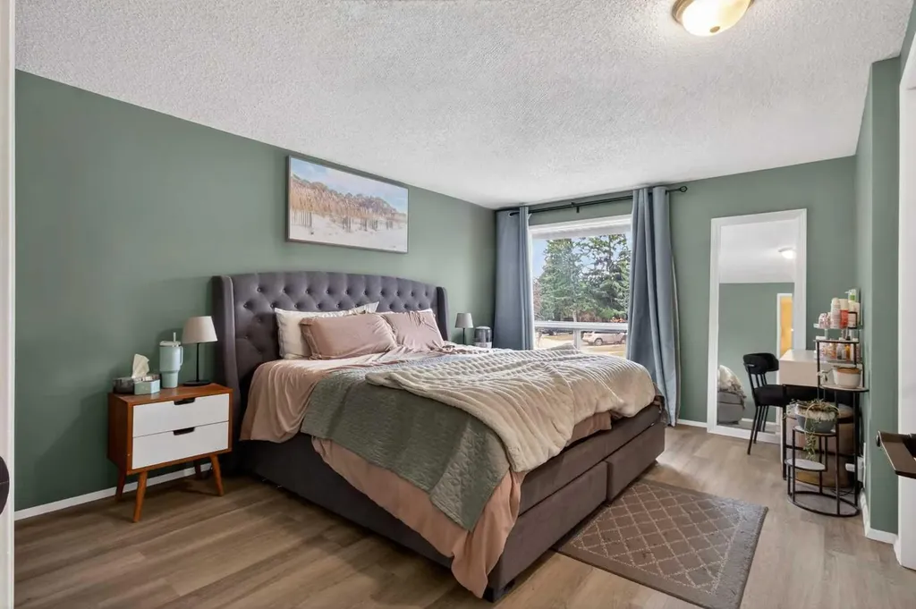2300 Oakmoor Drive SW Calgary AB T2V4N7
