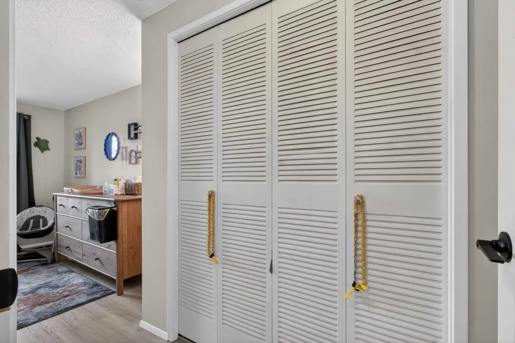 2300 Oakmoor Drive SW Calgary AB T2V4N7