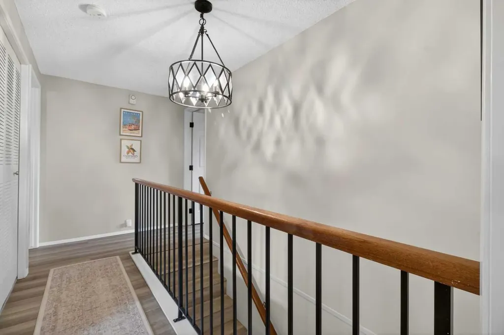 2300 Oakmoor Drive SW Calgary AB T2V4N7