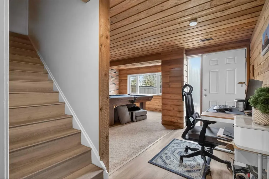2300 Oakmoor Drive SW Calgary AB T2V4N7