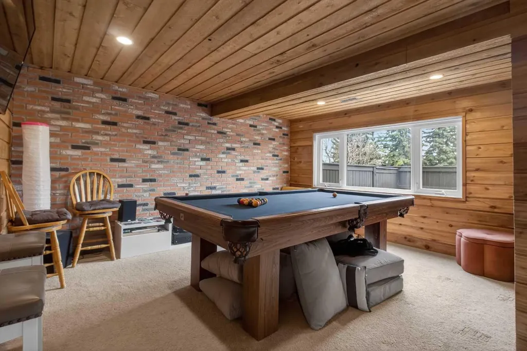 2300 Oakmoor Drive SW Calgary AB T2V4N7