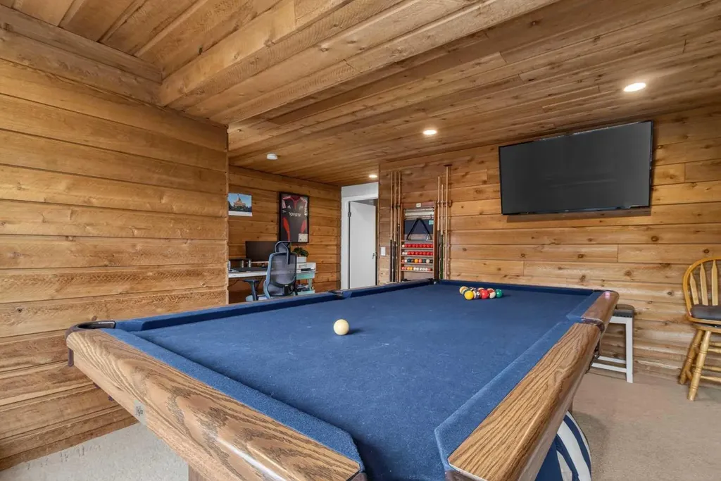 2300 Oakmoor Drive SW Calgary AB T2V4N7