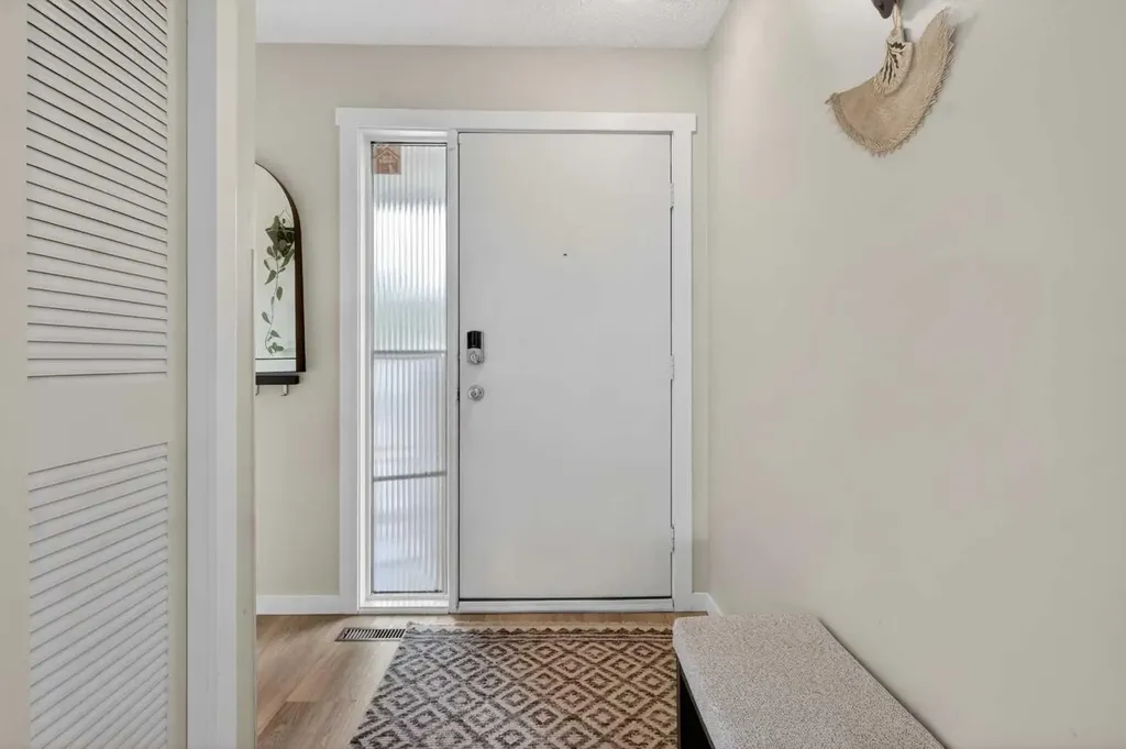 2300 Oakmoor Drive SW Calgary AB T2V4N7