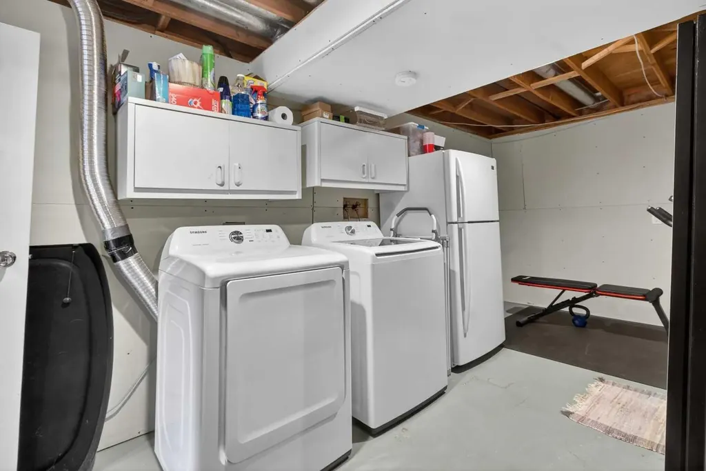 2300 Oakmoor Drive SW Calgary AB T2V4N7