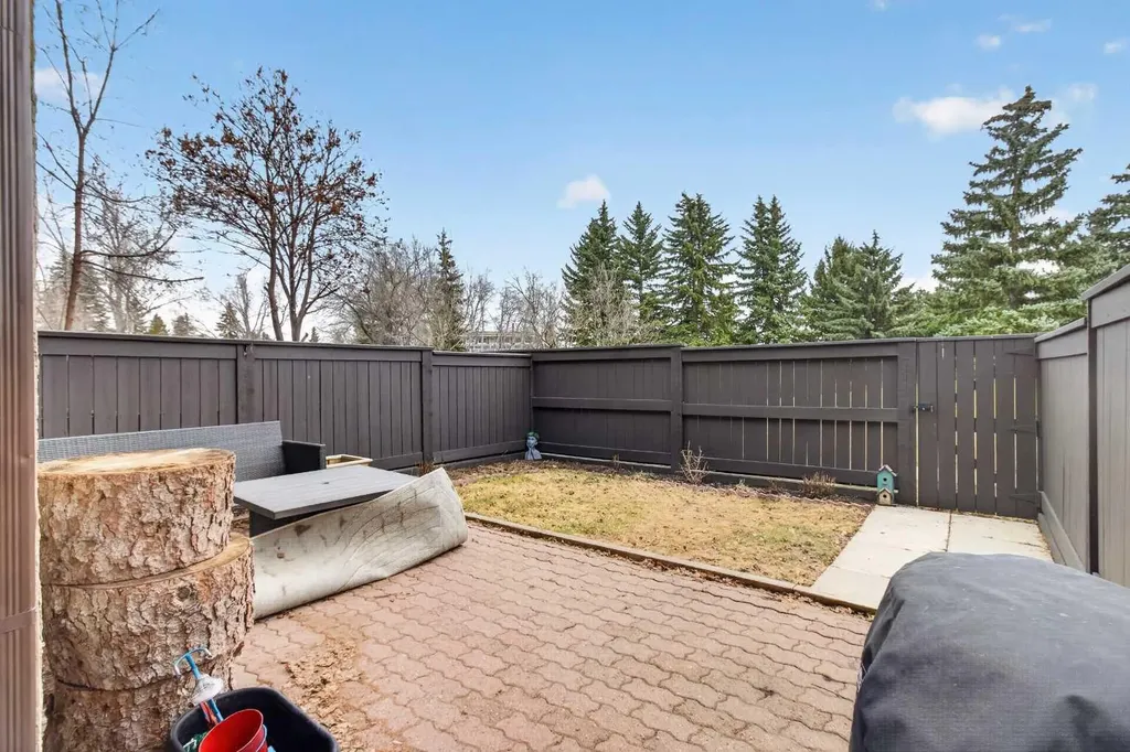 2300 Oakmoor Drive SW Calgary AB T2V4N7