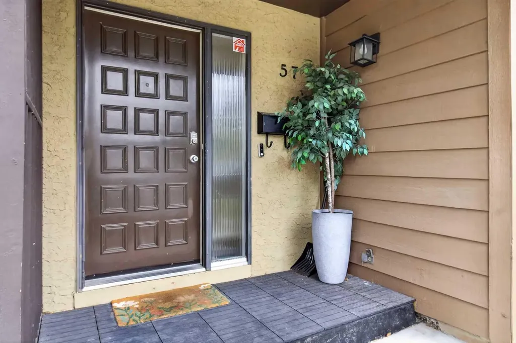 2300 Oakmoor Drive SW Calgary AB T2V4N7