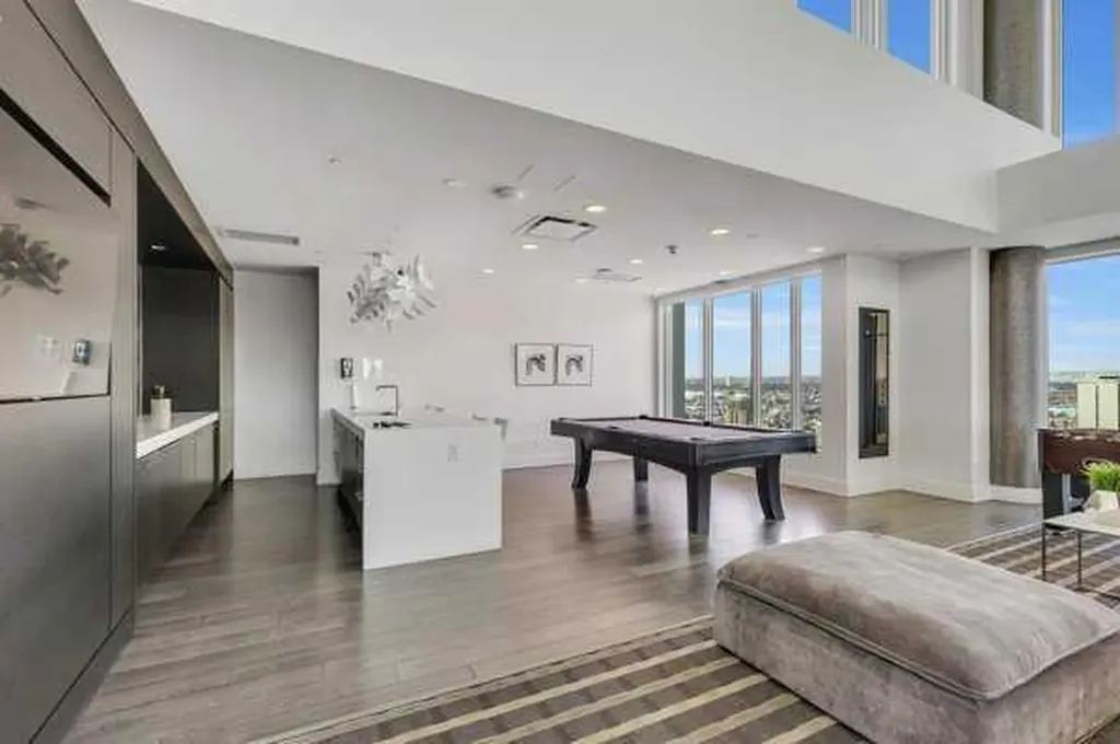 901 10 Avenue SW Calgary AB T2R 0B5