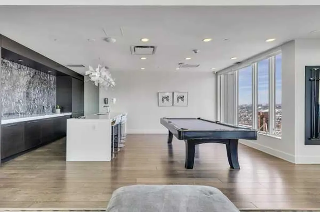 901 10 Avenue SW Calgary AB T2R 0B5