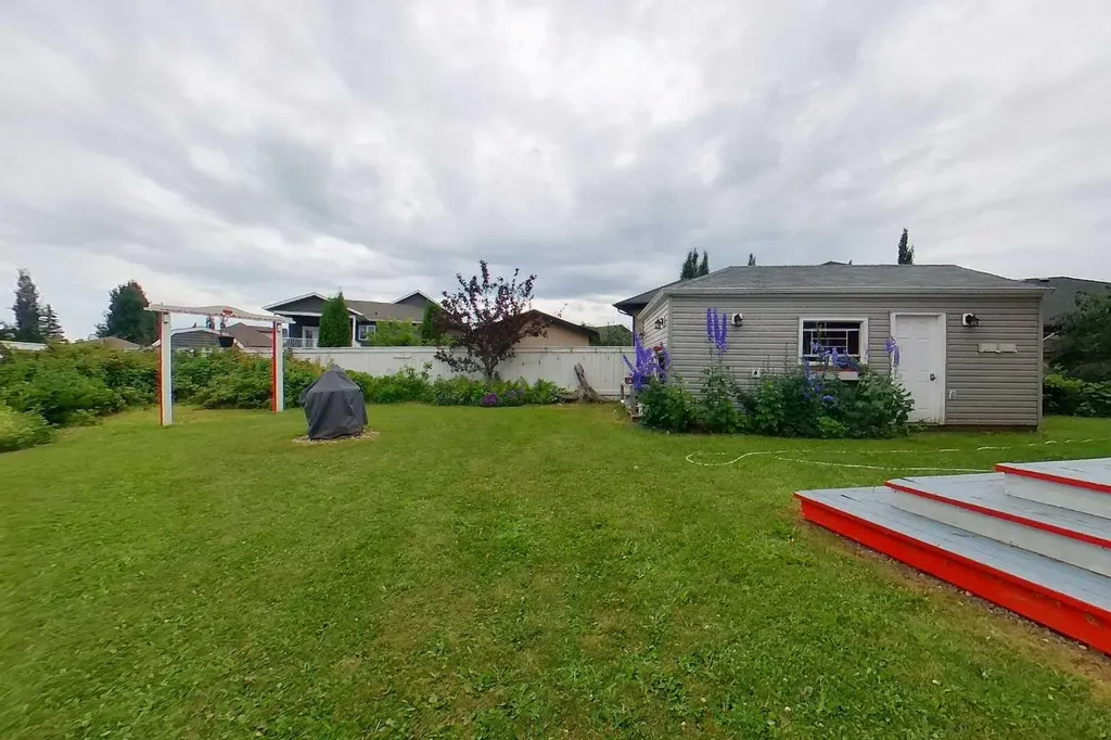 10 Parkdale Way SE Slave Lake AB T0G2A3
