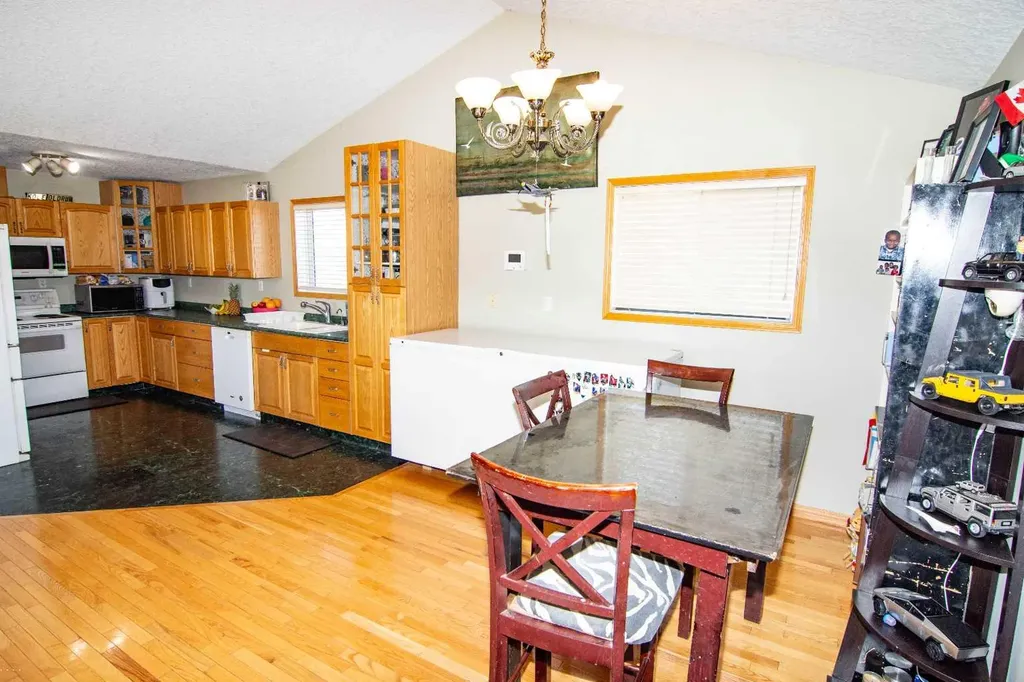 225004 222 Twp Road Rural Wheatland County AB T0J1N0