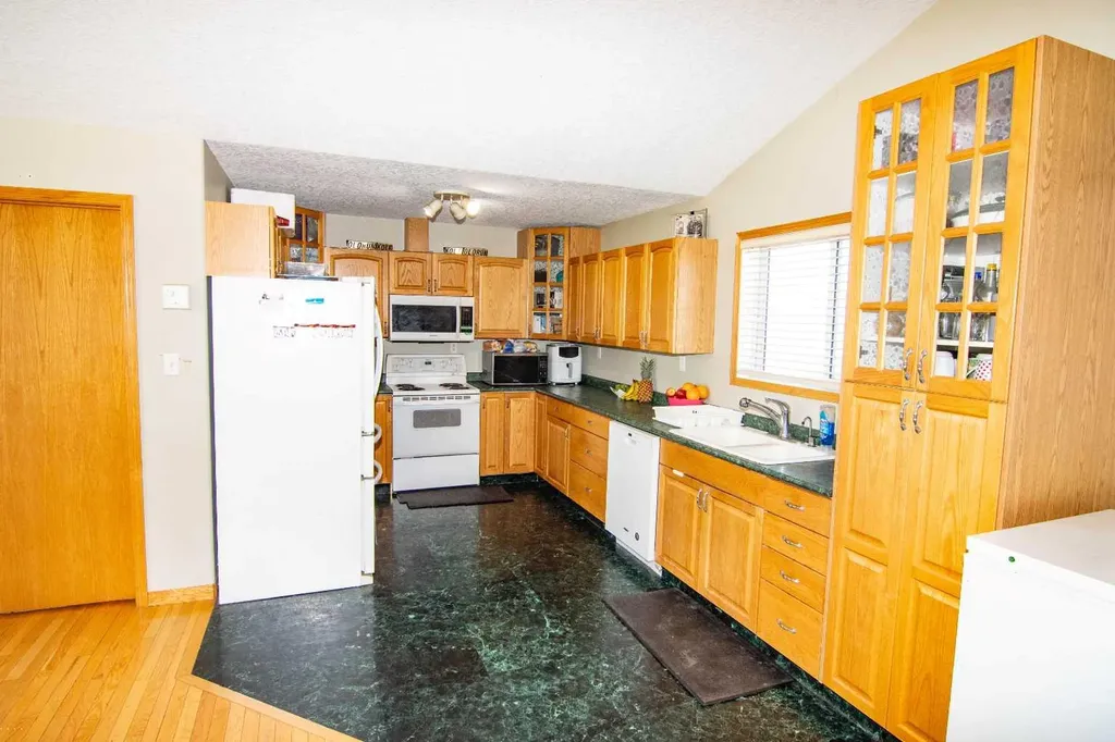 225004 222 Twp Road Rural Wheatland County AB T0J1N0