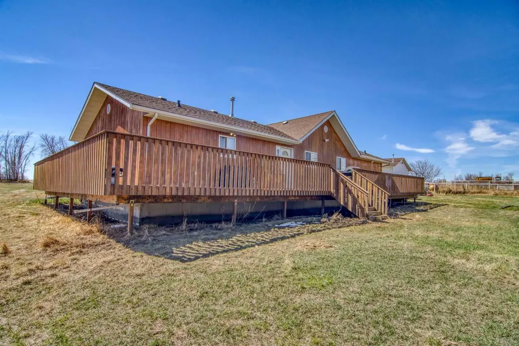 225004 222 Twp Road Rural Wheatland County AB T0J1N0
