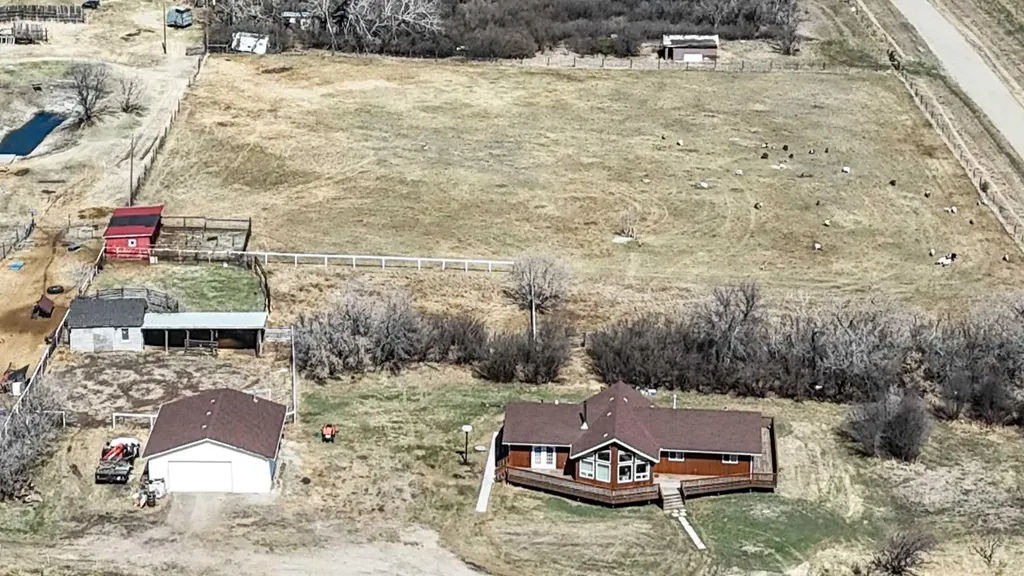 225004 222 Twp Road Rural Wheatland County AB T0J1N0