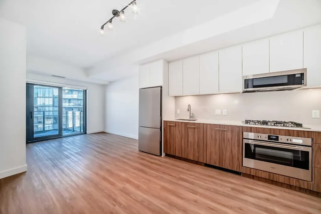 730 2 Avenue SW Calgary AB T2P 1R8