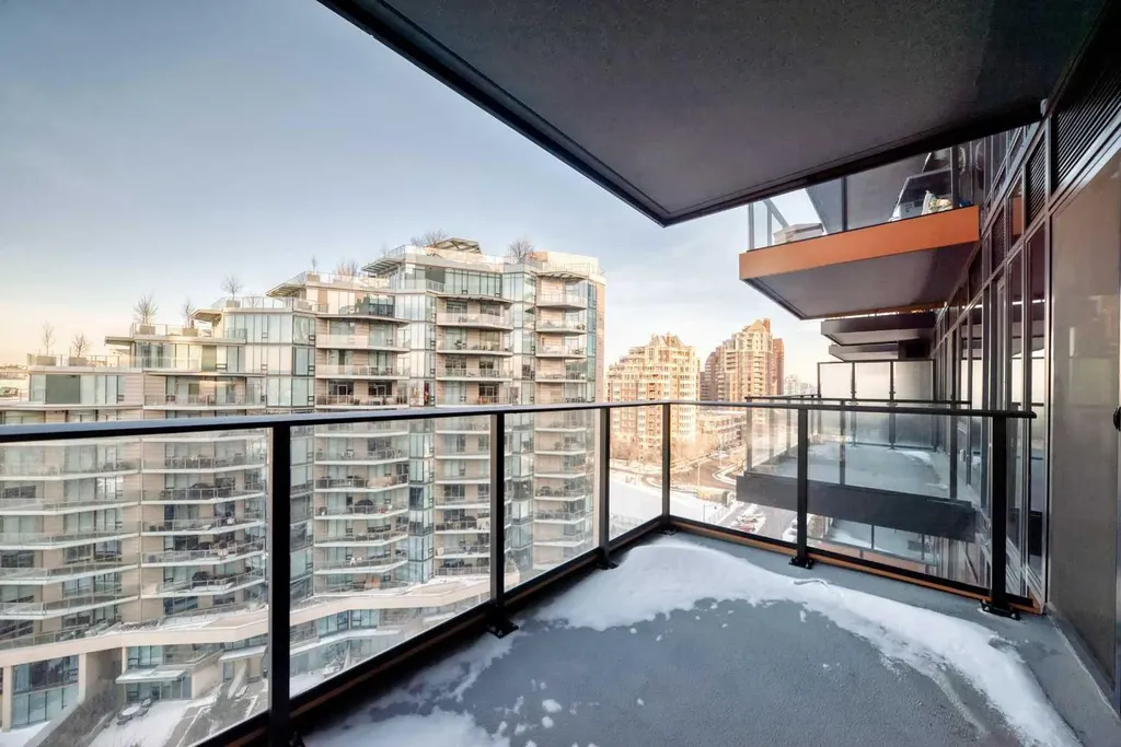 730 2 Avenue SW Calgary AB T2P 1R8