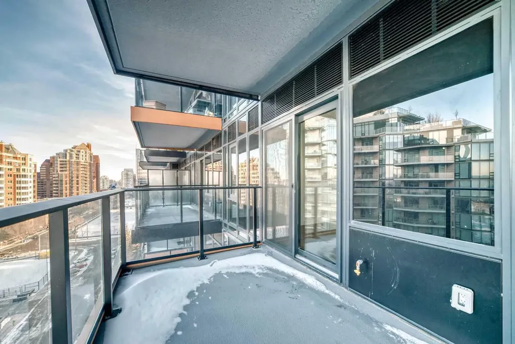 730 2 Avenue SW Calgary AB T2P 1R8