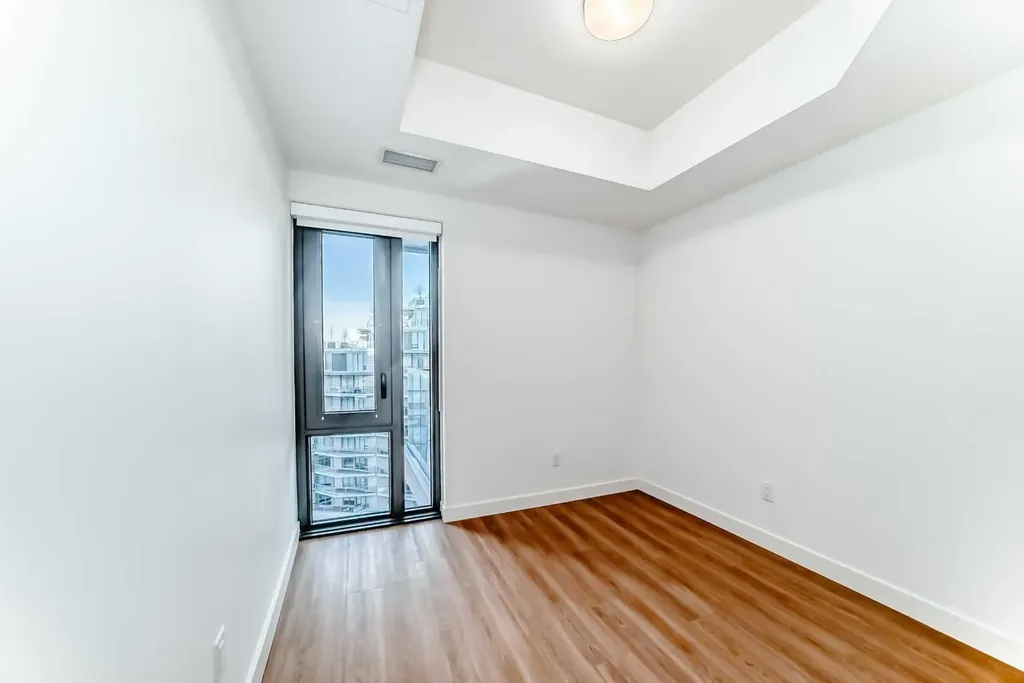 730 2 Avenue SW Calgary AB T2P 1R8