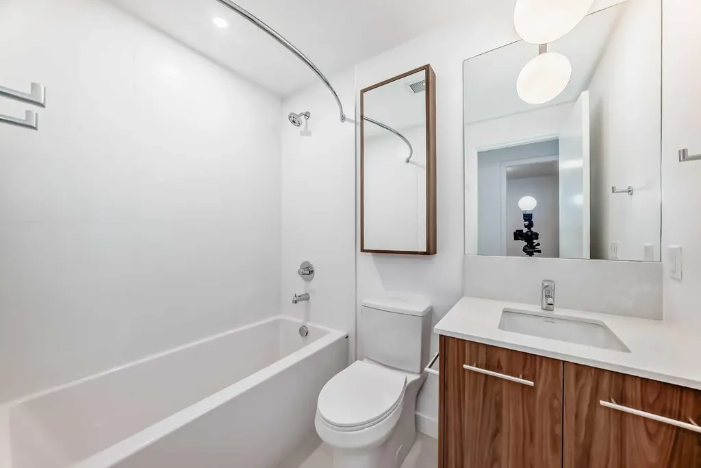 730 2 Avenue SW Calgary AB T2P 1R8
