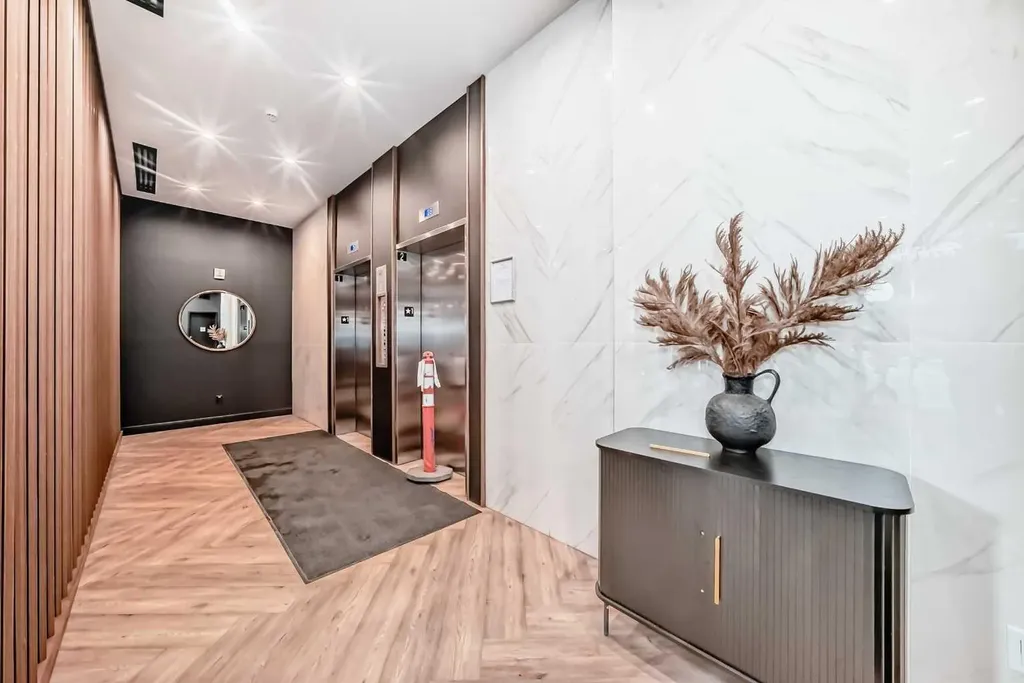 730 2 Avenue SW Calgary AB T2P 1R8