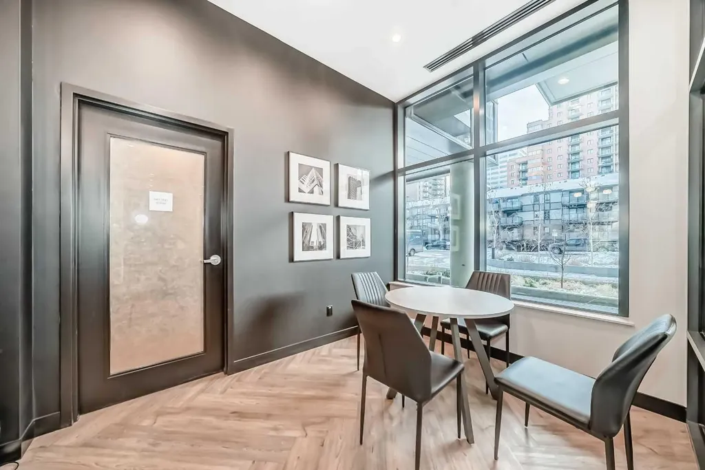 730 2 Avenue SW Calgary AB T2P 1R8