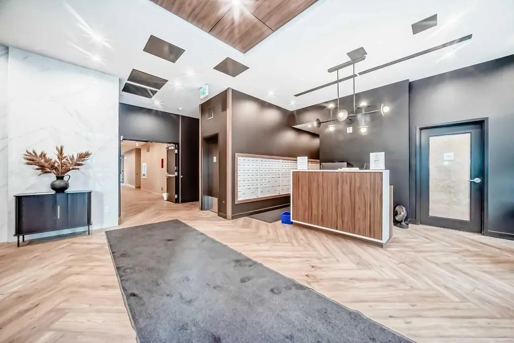 730 2 Avenue SW Calgary AB T2P 1R8